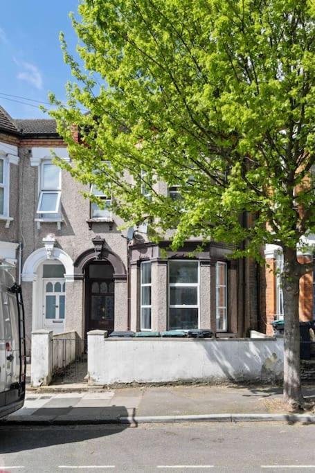 Modern 3 Bed Apartment In Tottenham Londra Exterior foto