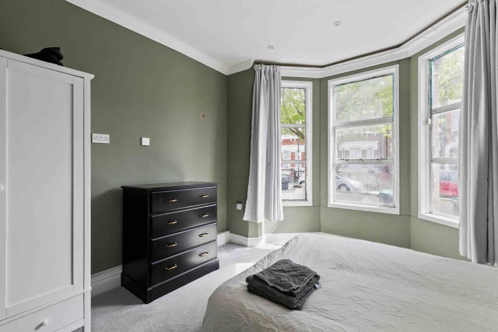 Modern 3 Bed Apartment In Tottenham Londra Exterior foto