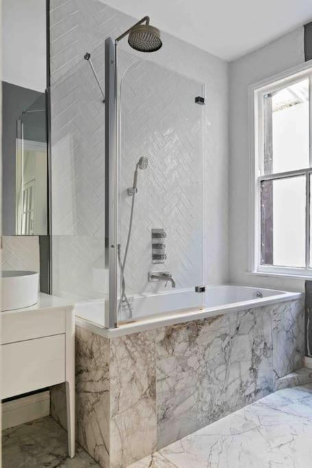 Modern 3 Bed Apartment In Tottenham Londra Exterior foto